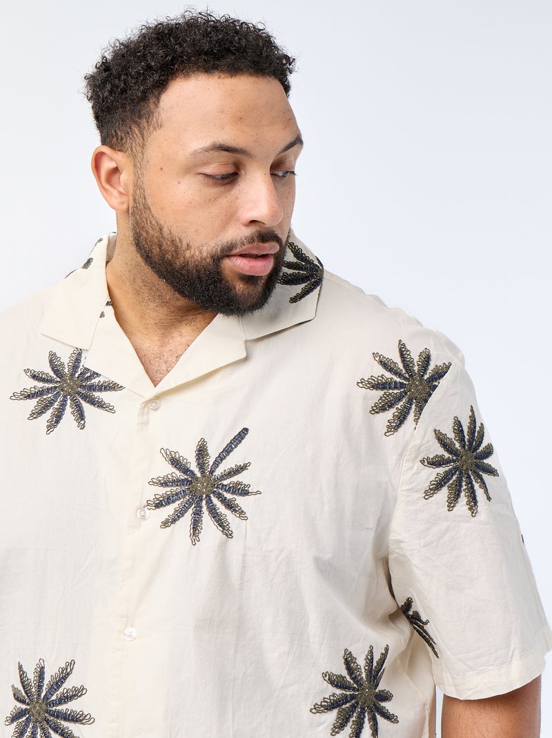 Camicia a maniche corte con motivo a fiori ricamati Beige - Kiabi