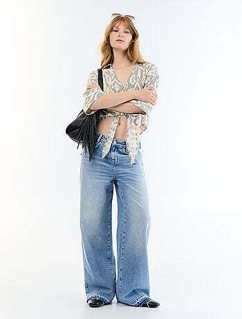 Camicia a maniche corte con nodo in vita