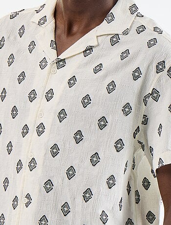 Camicia a maniche corte in maglia fantasia con ricami
