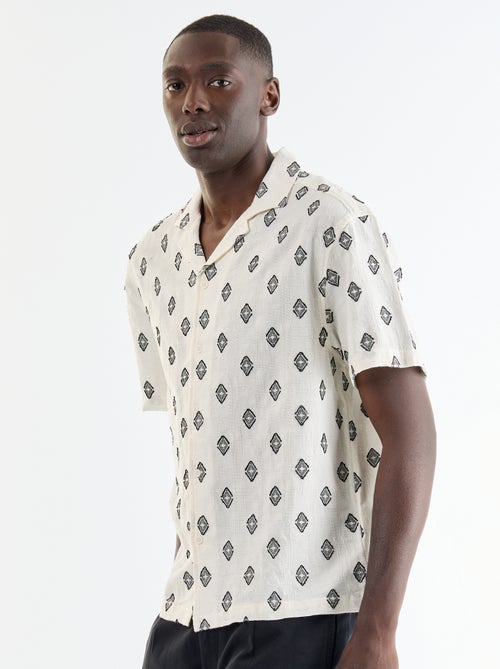 Camicia a maniche corte in maglia fantasia con ricami - Kiabi Camicia a maniche corte in maglia fantasia con ricami - Kiabi
