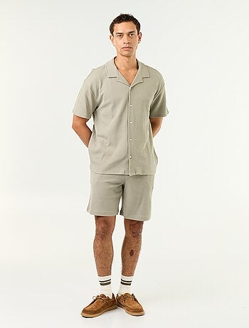 Camicia a maniche corte in tessuto goffrato