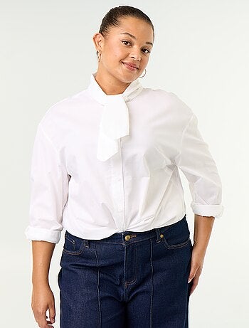 Camicia a maniche lunghe e collo a lavallière