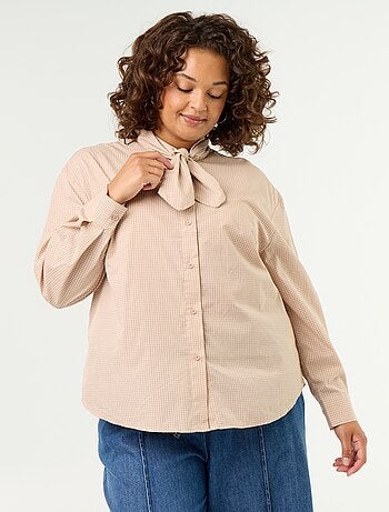 Camicia a maniche lunghe e collo a lavallière