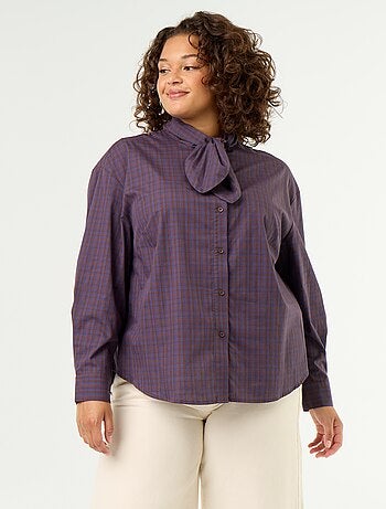 Camicia a maniche lunghe e collo a lavallière