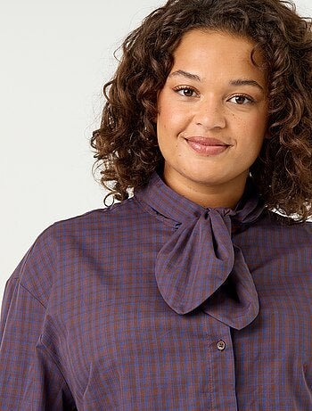 Camicia a maniche lunghe e collo a lavallière