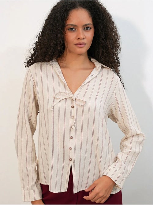 Camicia a righe in misto lino con dettaglio a laccetto bdart - Kiabi Camicia a righe in misto lino con dettaglio a laccetto bdart - Kiabi