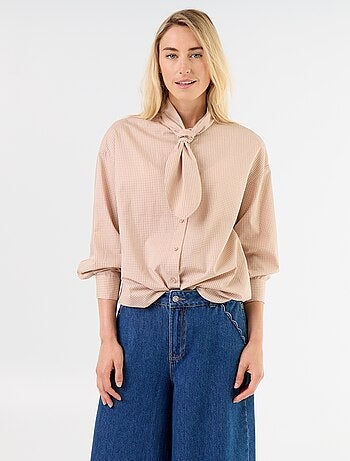 Camicia ampia a maniche lunghe e collo lavallière