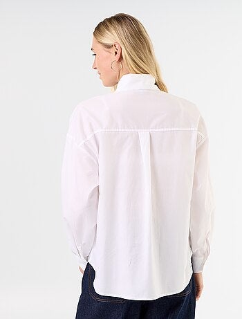 Camicia ampia a maniche lunghe e collo lavallière