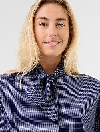Camicia ampia a maniche lunghe e collo lavallière