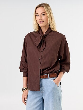 Camicia ampia a maniche lunghe e collo lavallière