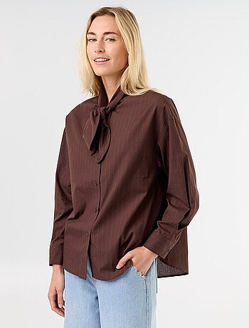 Camicia ampia a maniche lunghe e collo lavallière