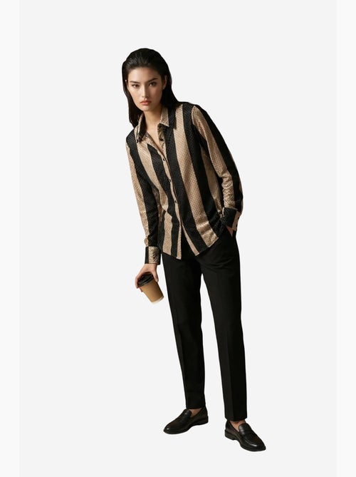 Camicia con bottoni in velluto tessuto a righe my fashion - Kiabi Camicia con bottoni in velluto tessuto a righe my fashion - Kiabi