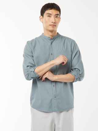 Camicia con collo alla coreana e lino