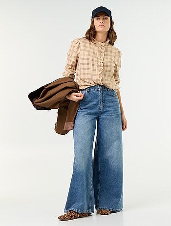Camicia con collo alto a balze