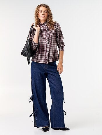 Camicia con collo alto a balze