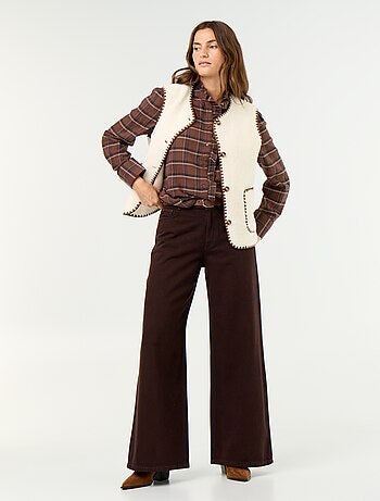 Camicia con collo alto a balze
