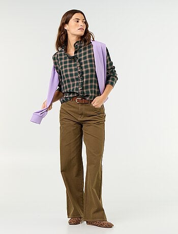 Camicia con collo alto a balze