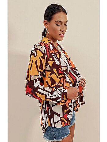 Camicia con motivi grafici