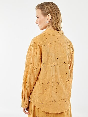 Camicia con ricami a punto inglese