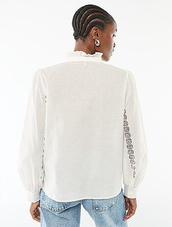 Camicia con ricami inglesi e volant al collo