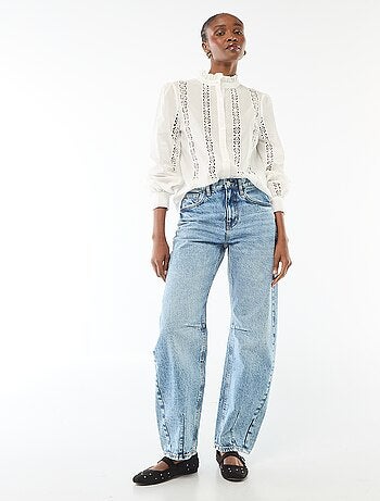 Camicia con ricami inglesi e volant al collo