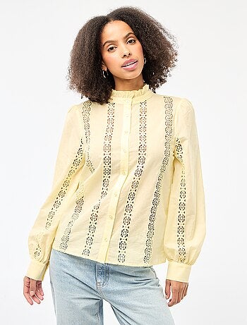 Camicia con ricami inglesi e volant al collo