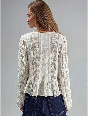 Camicia con volant in pizzo, scollo a v e laccetti busem