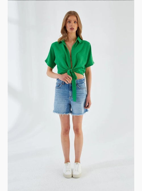 Camicia crop slim fit con scollo a v e chiusura con laccetto mixray - Kiabi Camicia crop slim fit con scollo a v e chiusura con laccetto mixray - Kiabi