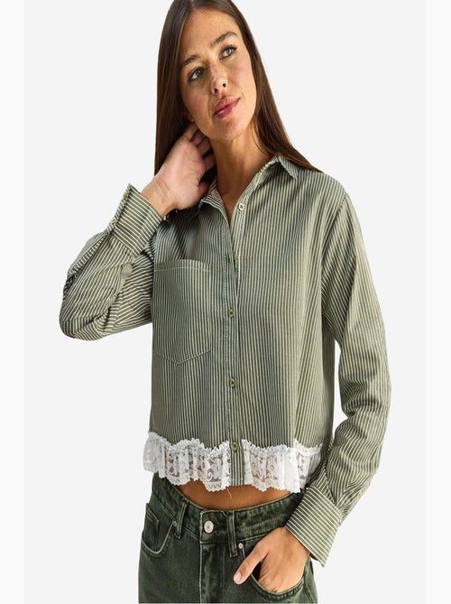 Camicia cropped a righe con abbottonatura frontale lucci - Kiabi Camicia cropped a righe con abbottonatura frontale lucci - Kiabi