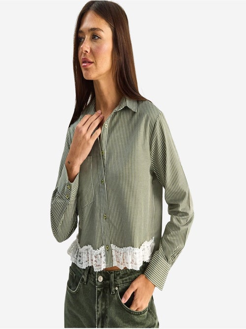 Camicia cropped a righe con abbottonatura frontale lucci - Kiabi Camicia cropped a righe con abbottonatura frontale lucci - Kiabi