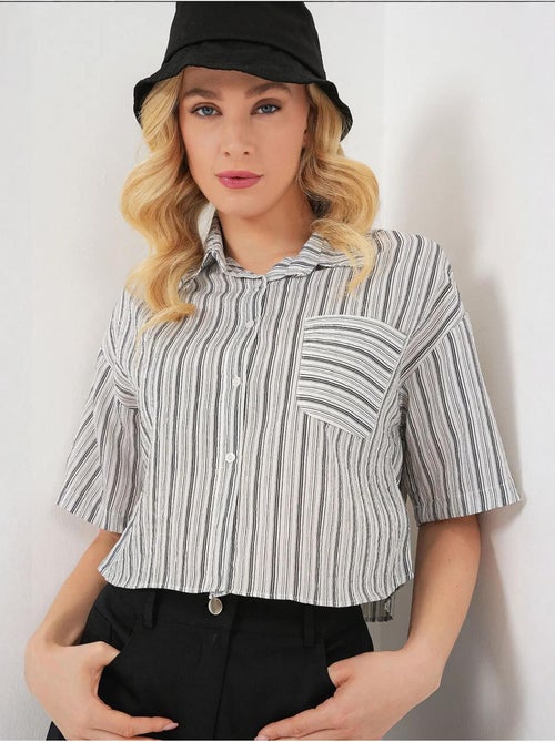 Camicia cropped a righe con tasca bdart - Kiabi Camicia cropped a righe con tasca bdart - Kiabi