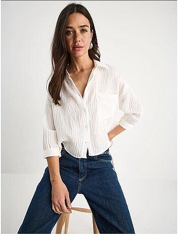 Camicia cropped a righe testurizzate con chiusura a bottoni e taschino lucci