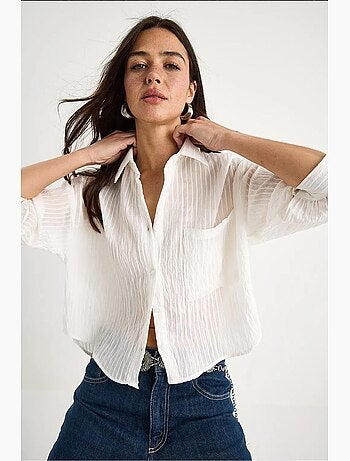 Camicia cropped a righe testurizzate con chiusura a bottoni e taschino lucci