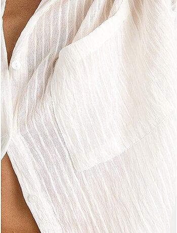 Camicia cropped a righe testurizzate con chiusura a bottoni e taschino lucci