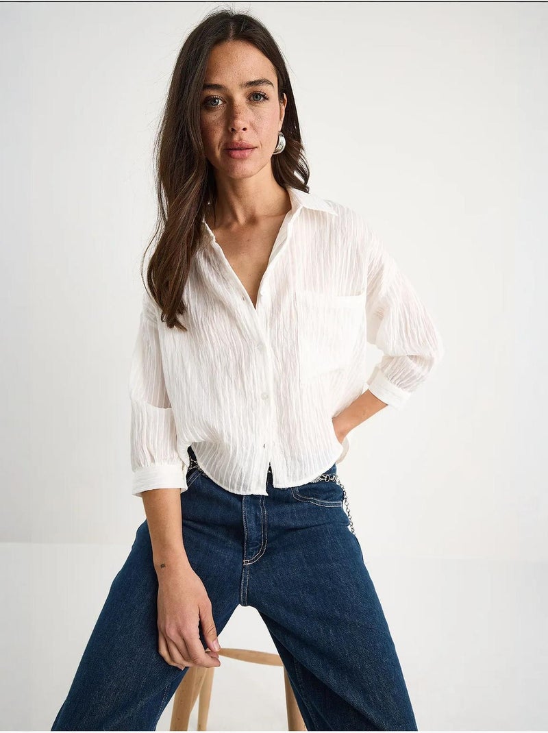 Camicia cropped a righe testurizzate con chiusura a bottoni e taschino lucci Bianco - Kiabi