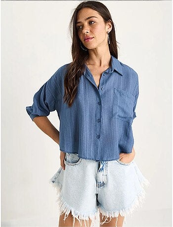 Camicia cropped a righe testurizzate con chiusura a bottoni e taschino lucci