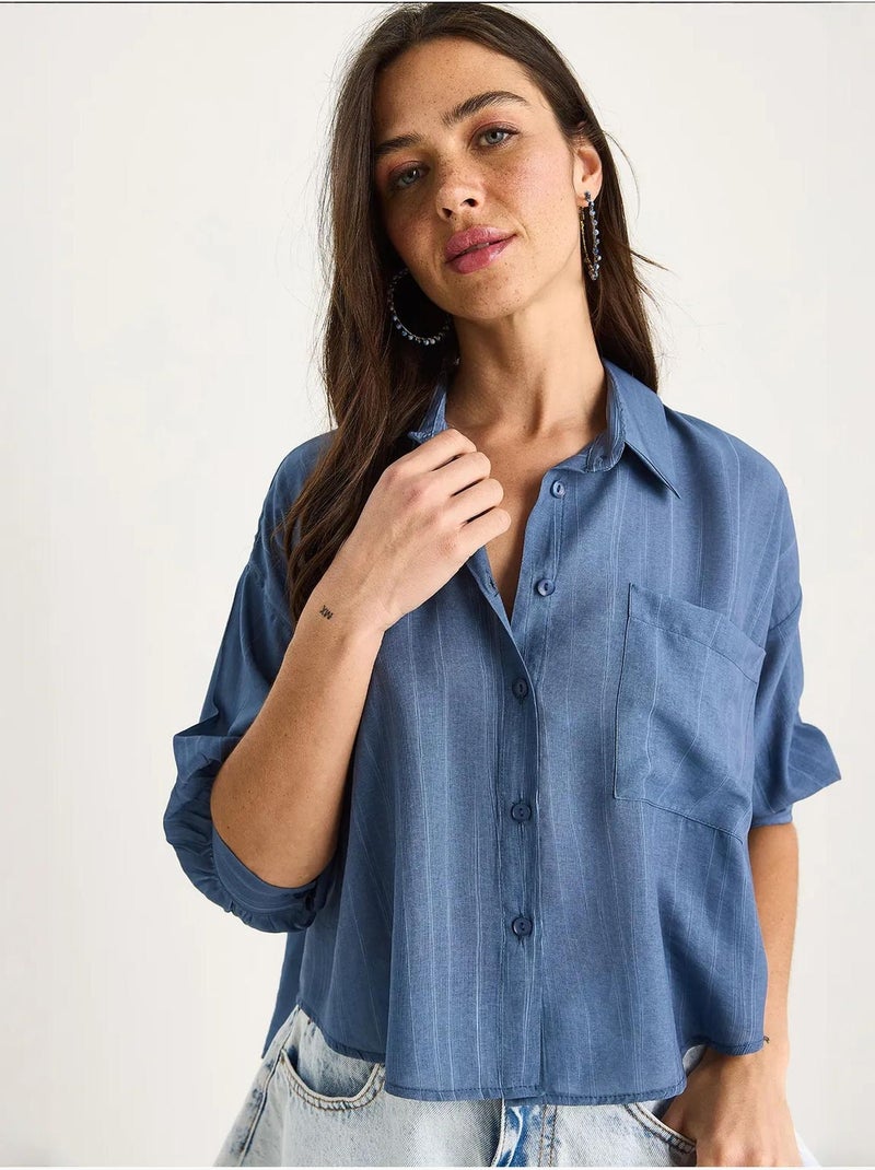 Camicia cropped a righe testurizzate con chiusura a bottoni e taschino lucci Blu elettrico - Kiabi