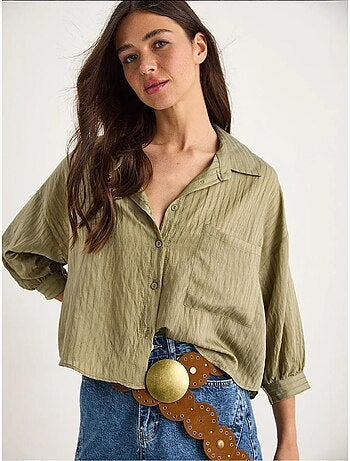 Camicia cropped a righe testurizzate con chiusura a bottoni e taschino lucci