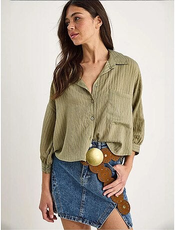 Camicia cropped a righe testurizzate con chiusura a bottoni e taschino lucci