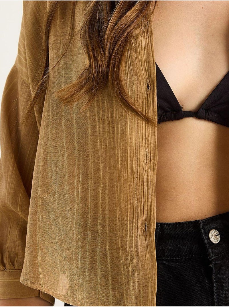 Camicia cropped a righe testurizzate con chiusura a bottoni e taschino lucci Cammello - Kiabi
