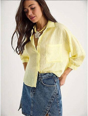 Camicia cropped a righe testurizzate con chiusura a bottoni e taschino lucci