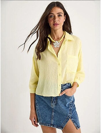 Camicia cropped a righe testurizzate con chiusura a bottoni e taschino lucci