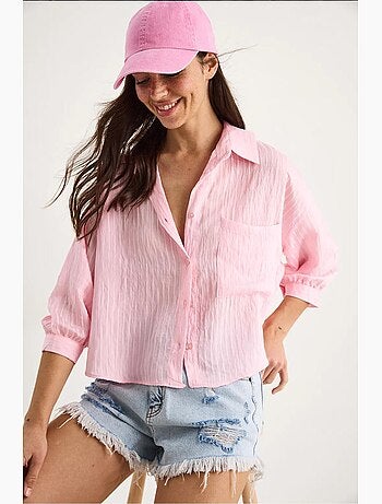 Camicia cropped a righe testurizzate con chiusura a bottoni e taschino lucci