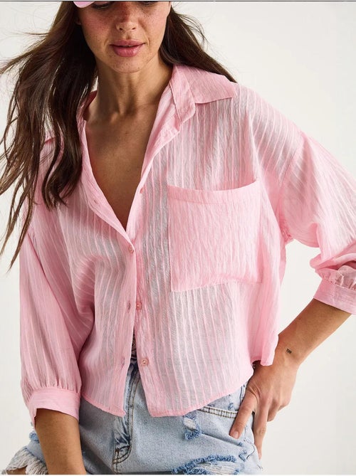 Camicia cropped a righe testurizzate con chiusura a bottoni e taschino lucci - Kiabi Camicia cropped a righe testurizzate con chiusura a bottoni e taschino lucci - Kiabi
