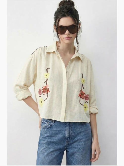 Camicia cropped ricamata con chiusura a bottoni lucci - Kiabi Camicia cropped ricamata con chiusura a bottoni lucci - Kiabi