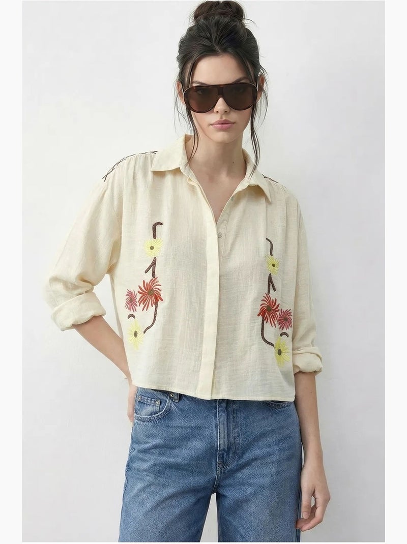 Camicia cropped ricamata con chiusura a bottoni lucci Crema - Kiabi