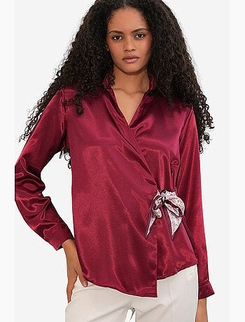 Camicia da donna in raso con chiusura a fiocco sul davanti bdart