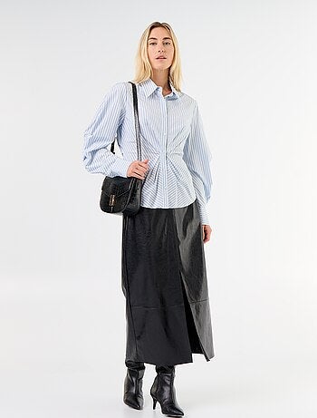 Camicia dal taglio fantasia e aderente sul davanti