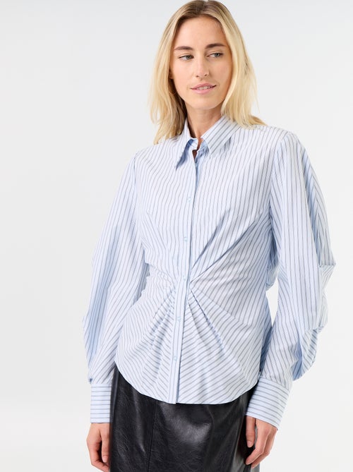 Camicia dal taglio fantasia e aderente sul davanti - Kiabi Camicia dal taglio fantasia e aderente sul davanti - Kiabi