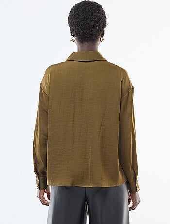 Camicia fluida satinata con bottoni dorati